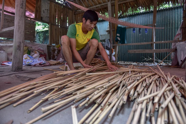 Mục sở thị quy trình làm ống hút tre xuất khẩu mang về tiền tỷ mỗi tháng  của 8X Việt - 1