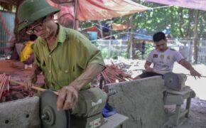 Mục sở thị quy trình làm ống hút tre xuất khẩu mang về tiền tỷ mỗi tháng  của 8X Việt