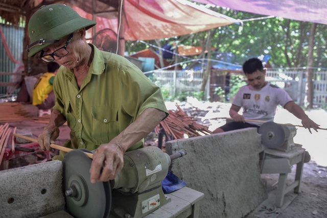 Mục sở thị quy trình làm ống hút tre xuất khẩu mang về tiền tỷ mỗi tháng  của 8X Việt - 2