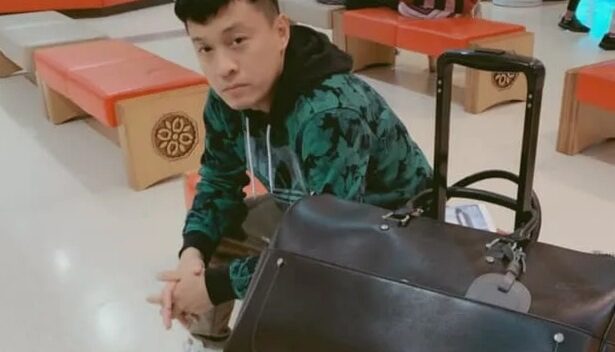 Ca sĩ Lam Trường phải ngủ ở sân bay vì mất giấy tờ