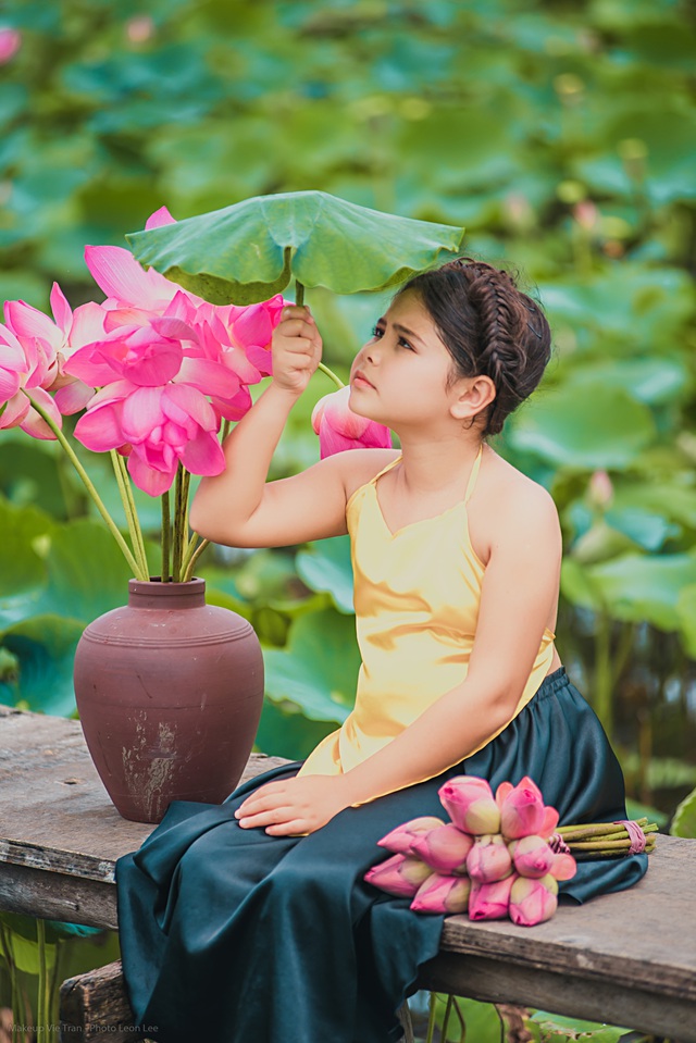 Bông hồng lai Pháp - Việt đốn tim người xem với bộ ảnh bên sen - 4 Bông hồng lai Pháp - Việt đốn tim người xem với bộ ảnh bên sen - 4