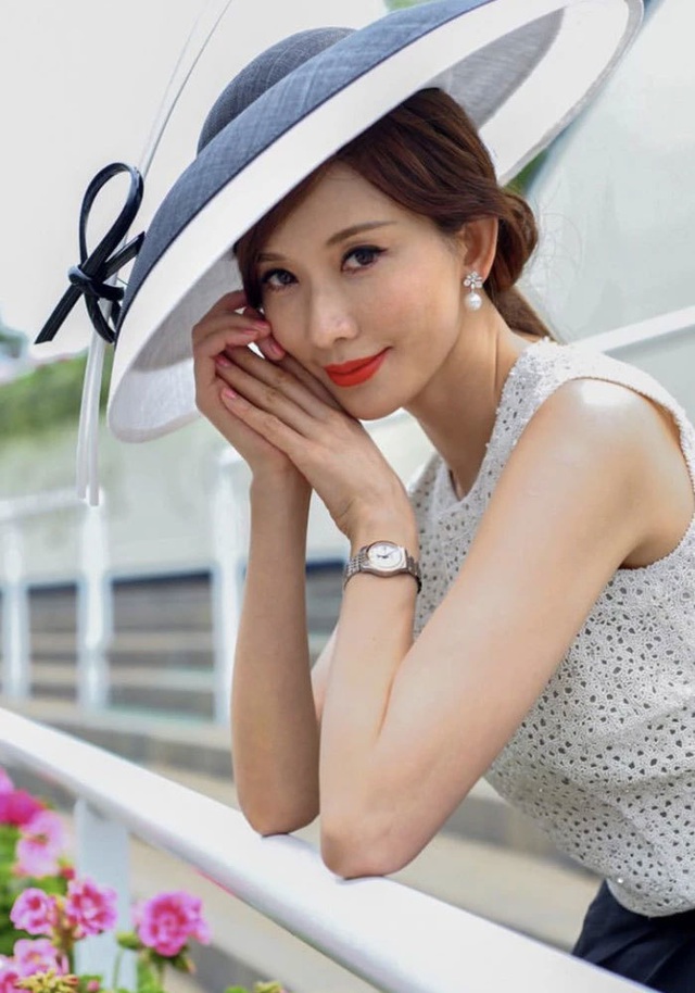 “Cô dâu mới” Lâm Chí Linh tái xuất xinh đẹp sau đám cưới bí mật - 6