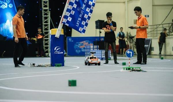 Lộ diện các trường ĐH xuất sắc vào chung kết lập trình xe tự hành
