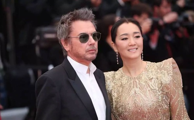 Vợ chồng Củng Lợi hạnh phúc sánh đôi tại LHP Cannes 2019 - 11