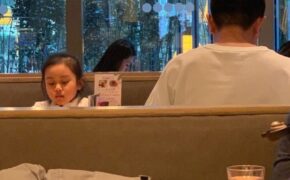 Giả Nãi Lượng một mình đưa con gái đi ăn nhân dịp năm mới