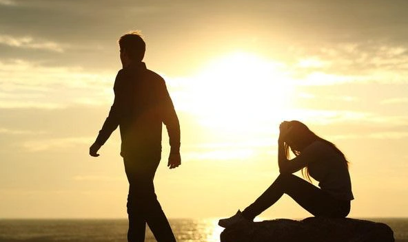 Vợ muốn ly hôn, chồng đòi bồi thường… “đời trai đã mất”