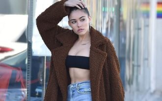 Madison Beer cuốn hút với áo hở bụng