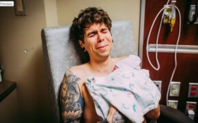 Mẹ của cặp vợ chồng đồng tính mang thai hộ con trai