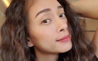 Ngô Thanh Vân và nhiều sao Việt hào hứng với thử thách đá mở nắp chai