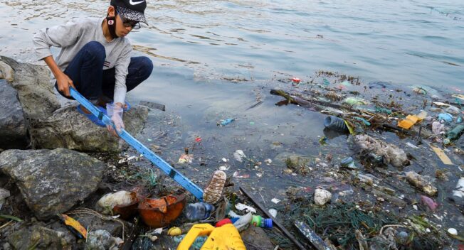 Hưởng ứng trào lưu “ChallengeForChange”, hơn 500 thanh niên đến đảo Lý Sơn dọn rác