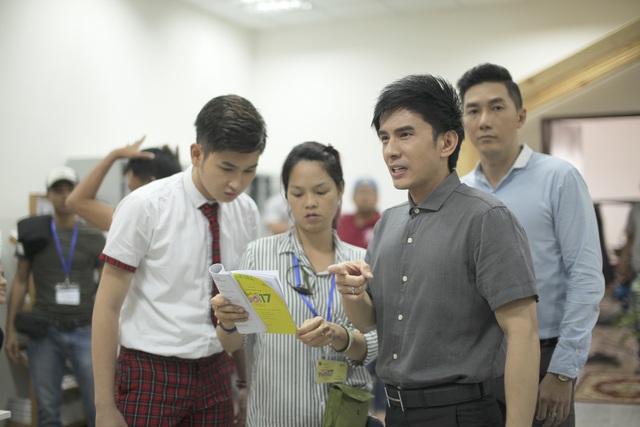 Đan Trường trở lại với vai thầy giáo đặc biệt nhất trong sự nghiệp diễn xuất - 4 Đan Trường trở lại với vai thầy giáo đặc biệt nhất trong sự nghiệp diễn xuất - 4