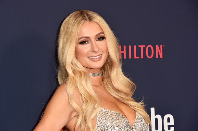 Paris Hilton quyến rũ và trẻ trung ở tuổi 38 - 1