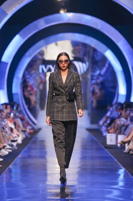 IVY moda F/W 2018: Bản collab hoàn hảo giữa cổ điển và tương lai - 1