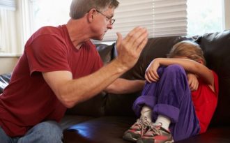 Các nhà khoa học nói gì về việc dạy trẻ bằng roi vọt?