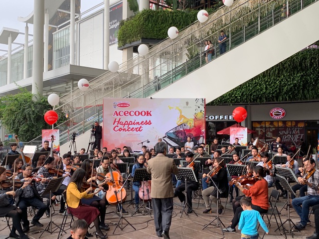 Khán giả thủ đô say mê với Acecook Happiness Concert 2019 - Ảnh 1.