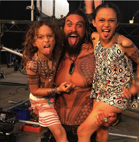 Jason Momoa từng hạnh phúc bày tỏ rằng mình yêu các con hơn cả yêu cuộc sống.