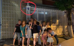 Tranh cãi việc người dân rủ nhau “check-in” trước nhà cựu Phó viện trưởng VKS sàm sỡ bé gái