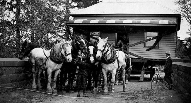 Người Mỹ di chuyển những ngôi nhà ở thế kỉ 18 như thế nào?