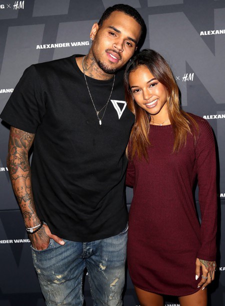 Sau một năm hẹn hò Karrueche Tran, Chris Brown bất ngờ cho biết mình đã độc thân và muốn tập trung cho sự nghiệp. Tuy nhiên, mới được nửa năm hai ngôi sao đã tái hợp. Mối tình “gương vỡ” này chưa kịp lành lại hoàn toàn thì đã tan tác vì Karrueche Tran phát hiện ra Chris Brown có con rơi ngay trong thời gian cả hai đang yêu nhau.