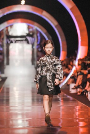 IVY moda F/W 2018: Bản collab hoàn hảo giữa cổ điển và tương lai - 4