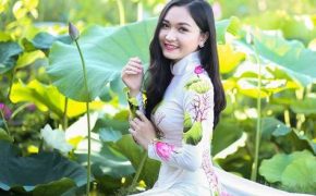 Nữ sinh xinh đẹp, đa tài, đam mê ca hát