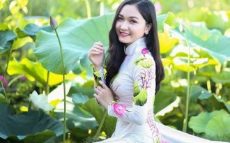 Nữ sinh xinh đẹp, đa tài, đam mê ca hát