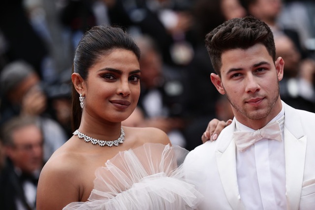 Priyanka Chopra đẹp đôi bên chồng kém 10 tuổi tại LHP Cannes - 8