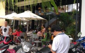 Đà Nẵng: Quán cà phê “hút” khách ngày lễ
