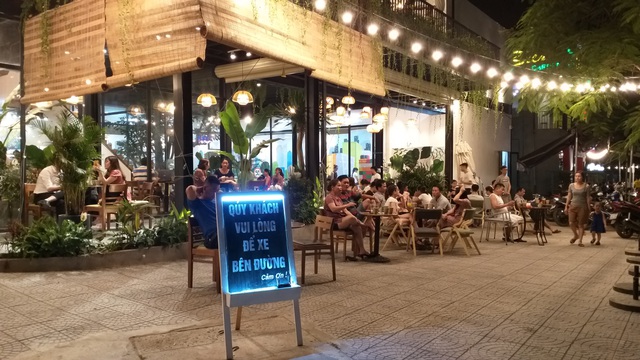 Đà Nẵng: Quán cà phê “hút” khách ngày lễ - 3