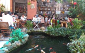 Đà Nẵng: Quán cà phê nhộn nhịp ngày lễ