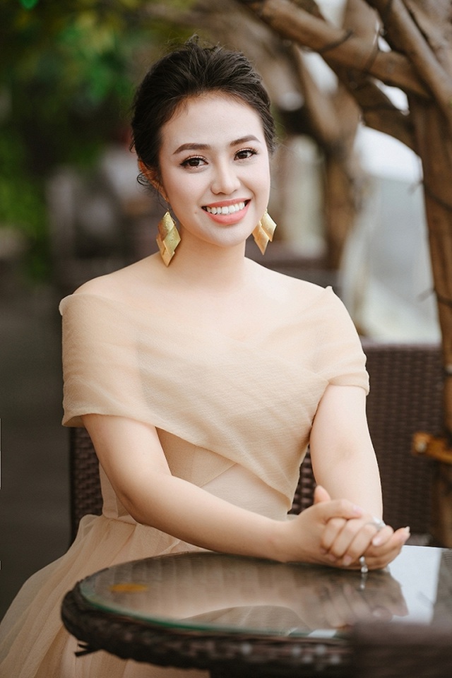 Lương Hải Yến xuất hiện rạng rỡ sau khi đăng quang Quán quân Sao Mai 2019 - 5