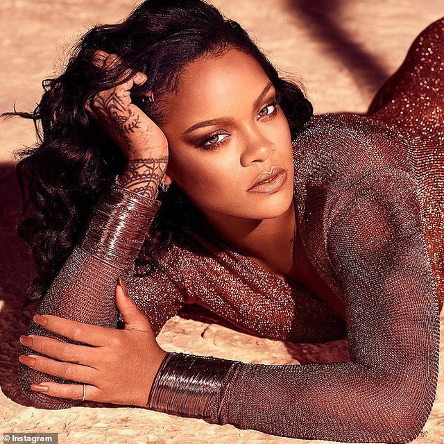 Rihanna tái xuất quyến rũ - 1