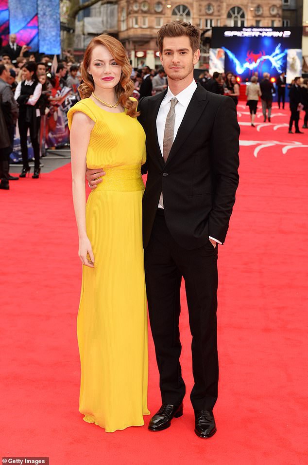  Andrew Garfield từng cặp kè với bạn diễn Emma Stone từ năm 2011 và chia tay vào năm 2015. 