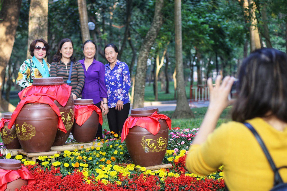 Mãn nhãn tác phẩm hình rồng “khổng lồ” được tạo từ 1,2 tấn hoa quả ở Hà Nội - Ảnh 8.