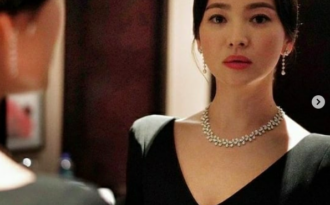 Song Hye Kyo lại khiến fan “đồn đoán” vì không đeo nhẫn cưới