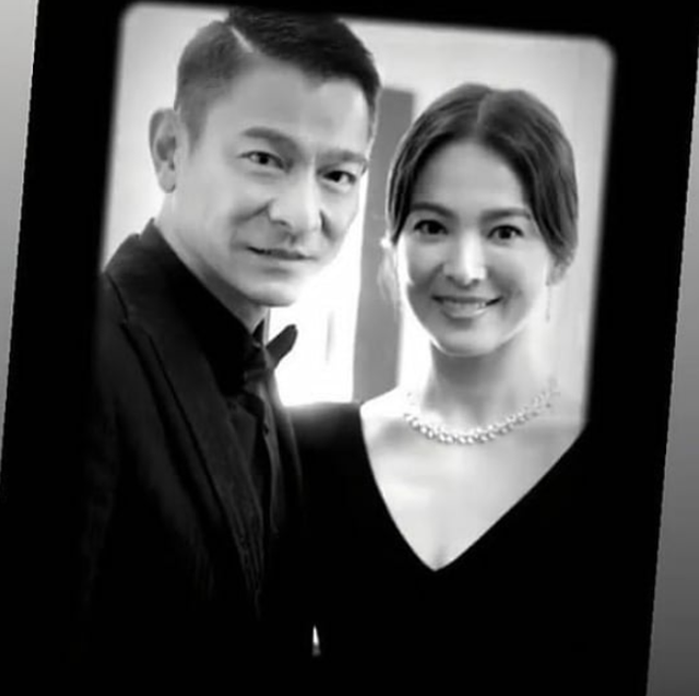 Song Hye Kyo lại khiến fan đồn đoán vì không đeo nhẫn cưới - 10