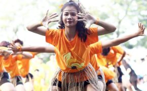 Học sinh trường Chu Văn An “đổi ngôi”: Nam nhảy cổ động, nữ đá bóng nhiệt tình