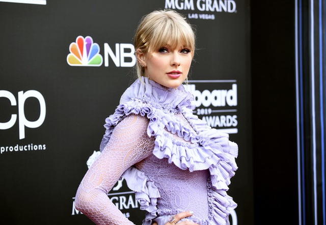 Taylor Swift xinh đẹp khoe chân dài - 13