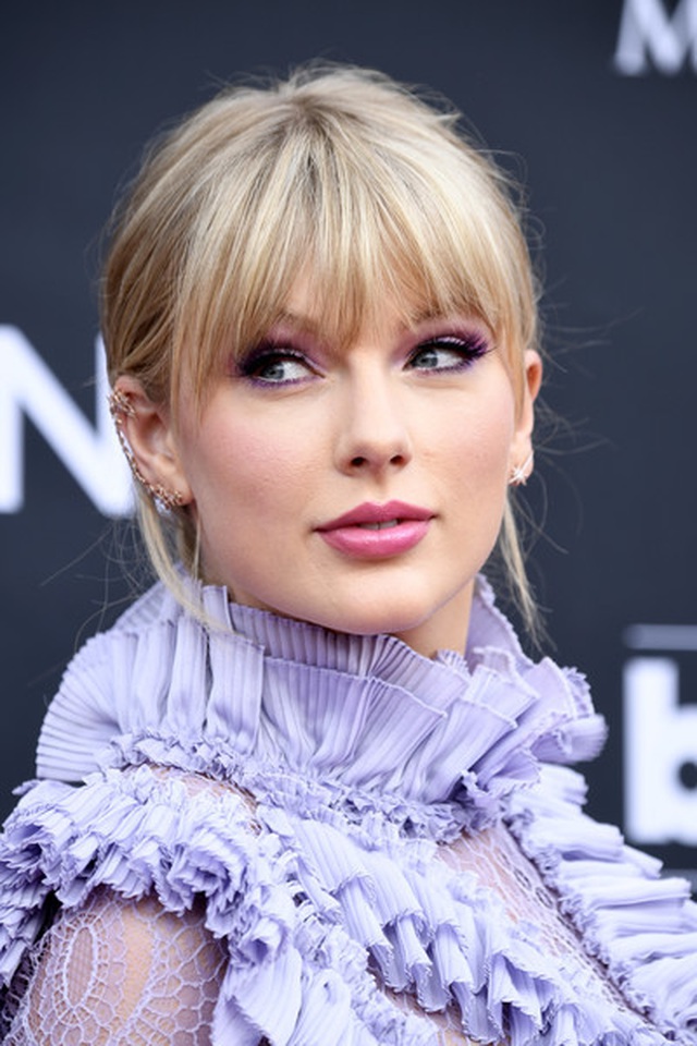 Taylor Swift xinh đẹp khoe chân dài - 10