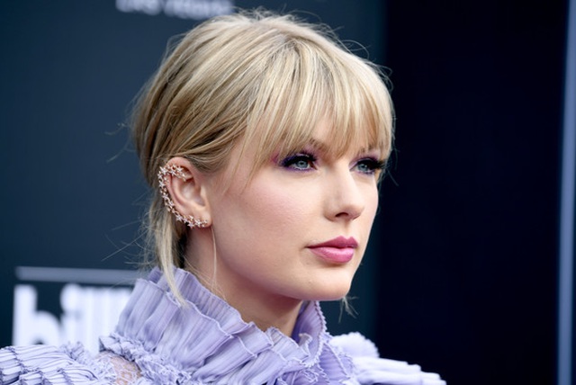 Taylor Swift xinh đẹp khoe chân dài - 15