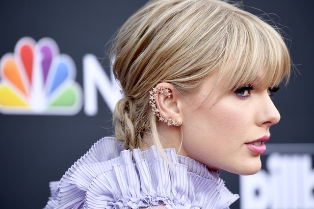 Taylor Swift xinh đẹp khoe chân dài - 11