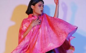 Rớt nước mắt chuyện về những người mẫu phi giới tính