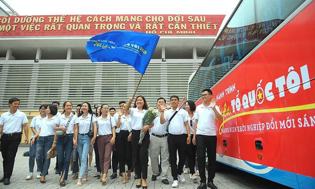 Các đại biểu thanh niên khởi nghiệp sáng tạo tham gia hành trình lan toả, truyền cảm hứng Tôi yêu Tổ quốc tôi 2018.