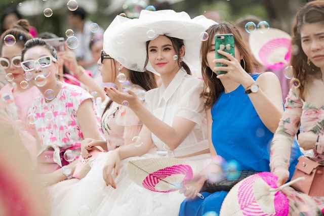 Trương Quỳnh Anh: “Tôi một mình đã quen nên thui thủi đi đâu cũng chẳng thấy buồn” - 11