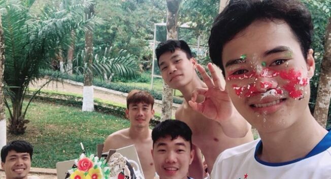 Văn Toàn bị Xuân Trường công khai “bóc phốt” vào ngày sinh nhật