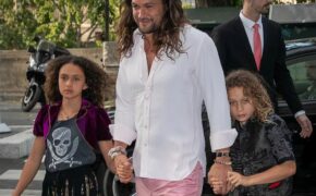 Dàn “sao” Hollywood dự hôn lễ của Zoe Kravitz