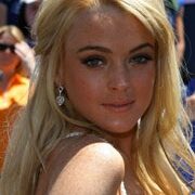 Lindsay Lohan chán thân hình… mảnh mai!