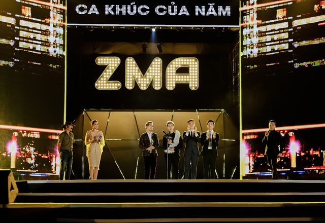 Nam ca sĩ Erik nhận giải “Ca khúc của năm” 2016