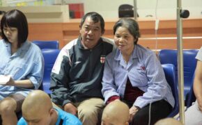 Chuyện rơi nước mắt về người đàn ông chở xe miễn phí cho bệnh nhân ung thư