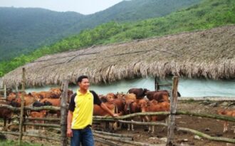 Thầy giáo trẻ với trang trại tiền tỷ trên mảnh đất khó